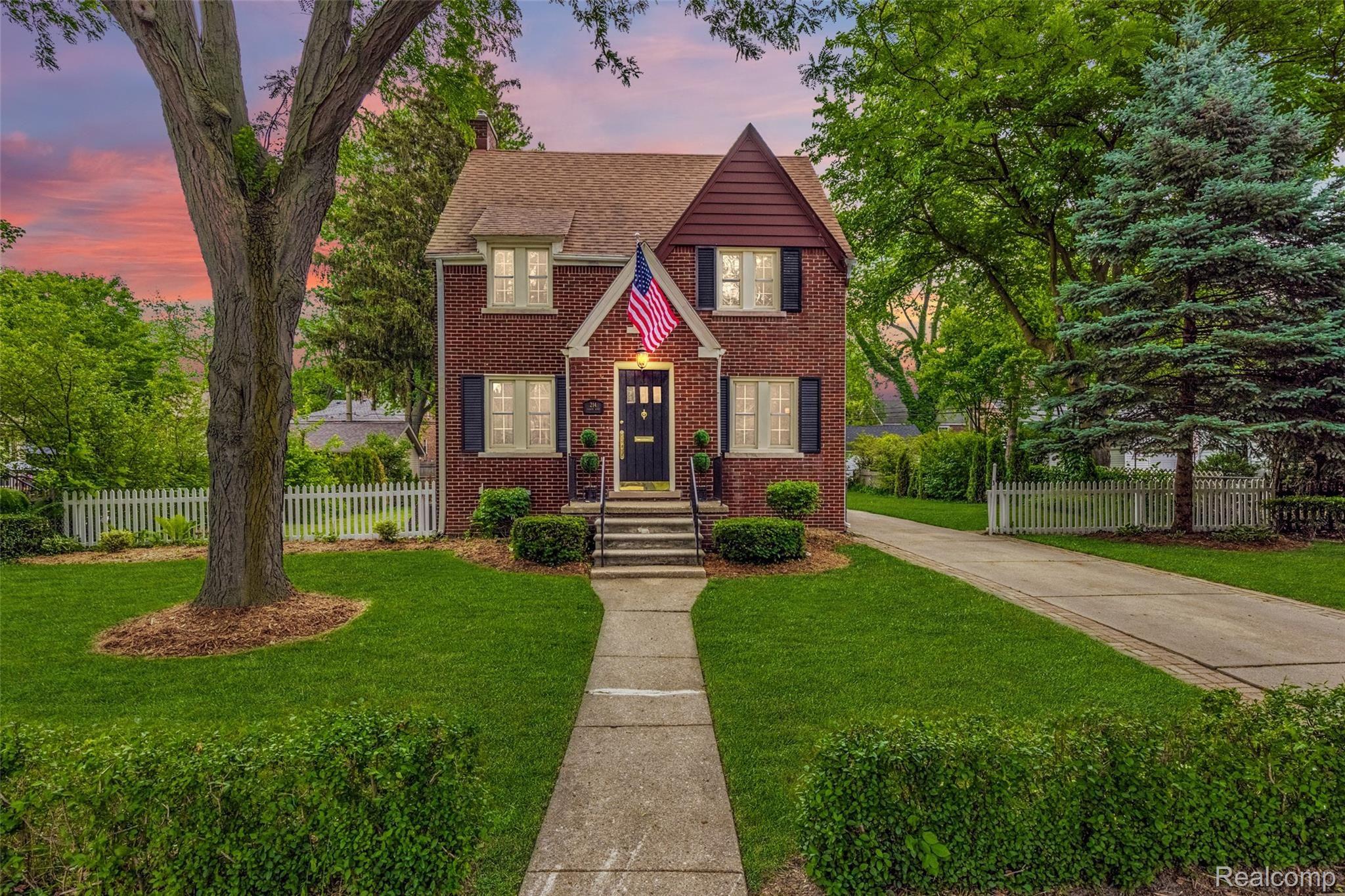 214 Fisher Road Grosse Pointe, MI 48230 - Photo 1 of 44 This photo has been digitally enhanced.
