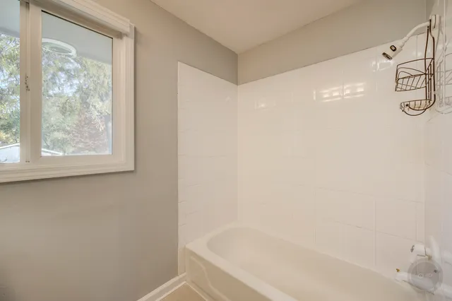 $399,900 | 1601 Kingston Lane, Schaumburg, IL 60193