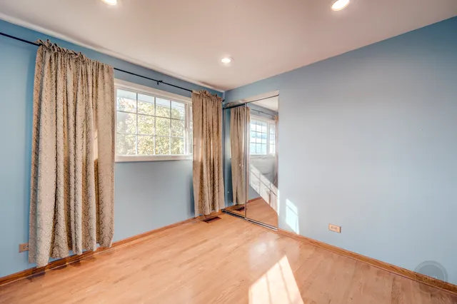 $399,900 | 1601 Kingston Lane, Schaumburg, IL 60193