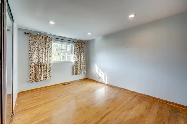 $399,900 | 1601 Kingston Lane, Schaumburg, IL 60193