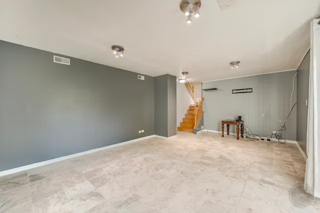 $399,900 | 1601 Kingston Lane, Schaumburg, IL 60193