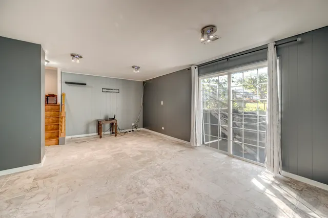 $399,900 | 1601 Kingston Lane, Schaumburg, IL 60193