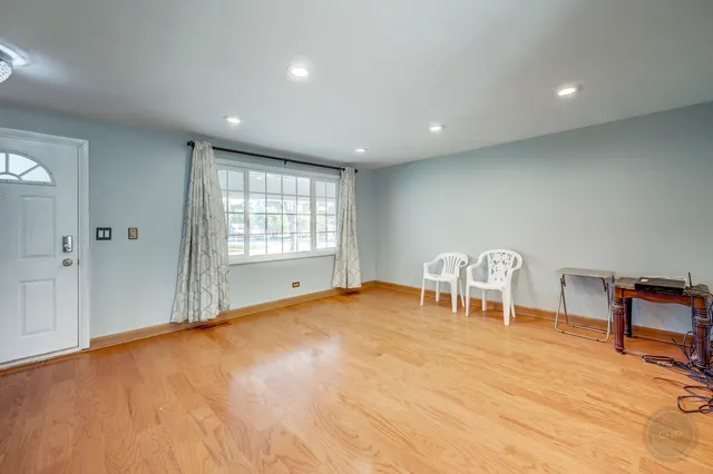 $399,900 | 1601 Kingston Lane, Schaumburg, IL 60193