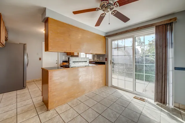 $399,900 | 1601 Kingston Lane, Schaumburg, IL 60193