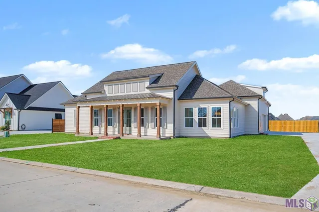 $739,900 | 108 Hazelwood Drive, Thibodaux, LA 70301