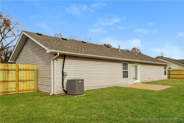 $1,785 | 1800 Field Drive, Jeffersonville, IN 47130