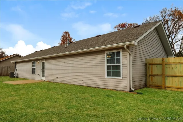 $1,785 | 1800 Field Drive, Jeffersonville, IN 47130