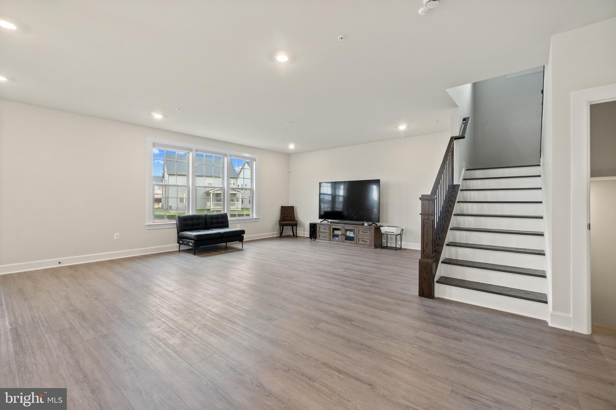 6547 Clubhouse Boulevard Laurel, MD 20708 - Photo 14 of 54 Living Room