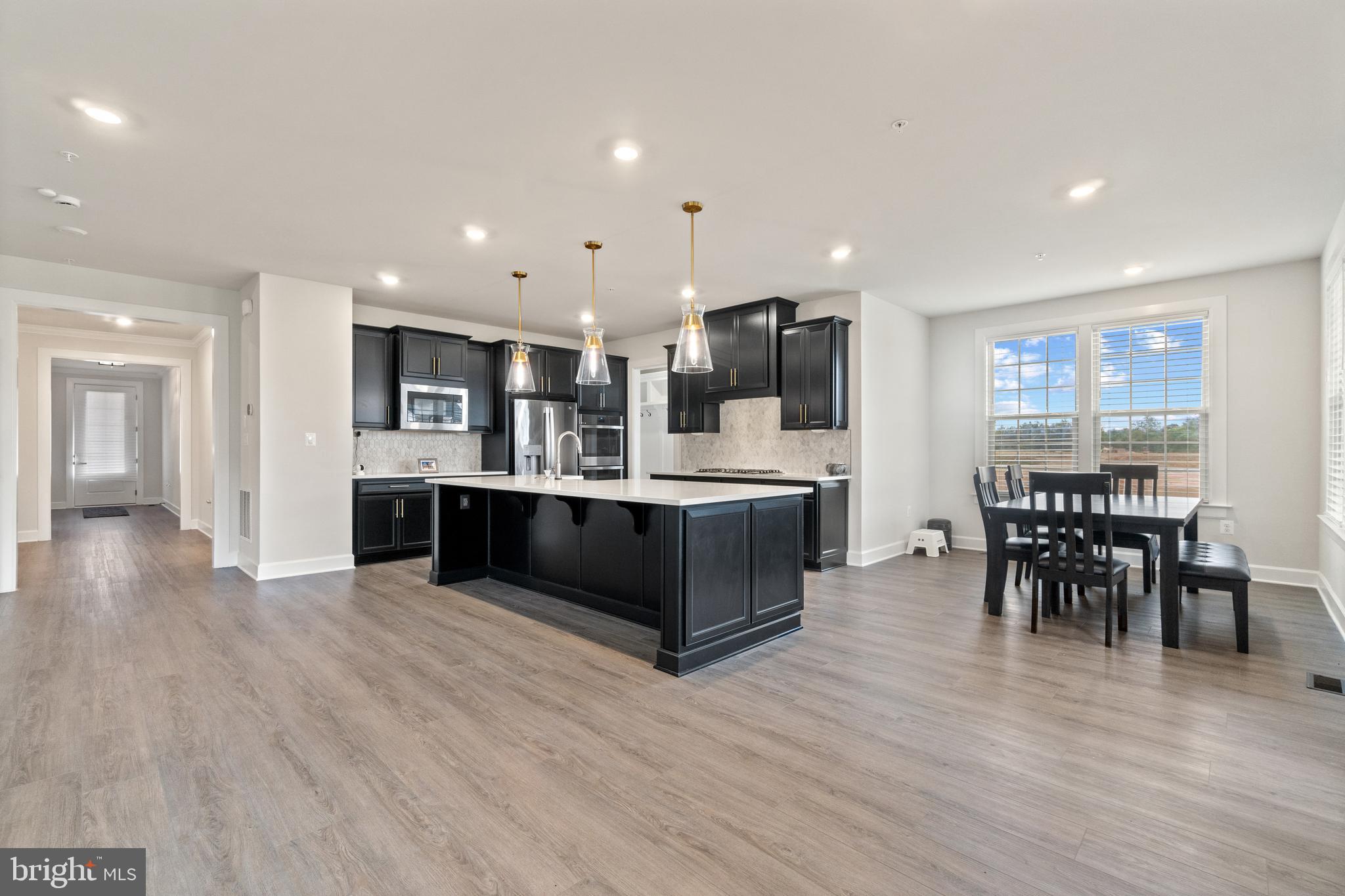 6547 Clubhouse Boulevard Laurel, MD 20708 - Photo 17 of 54 Living Room/Kitchen