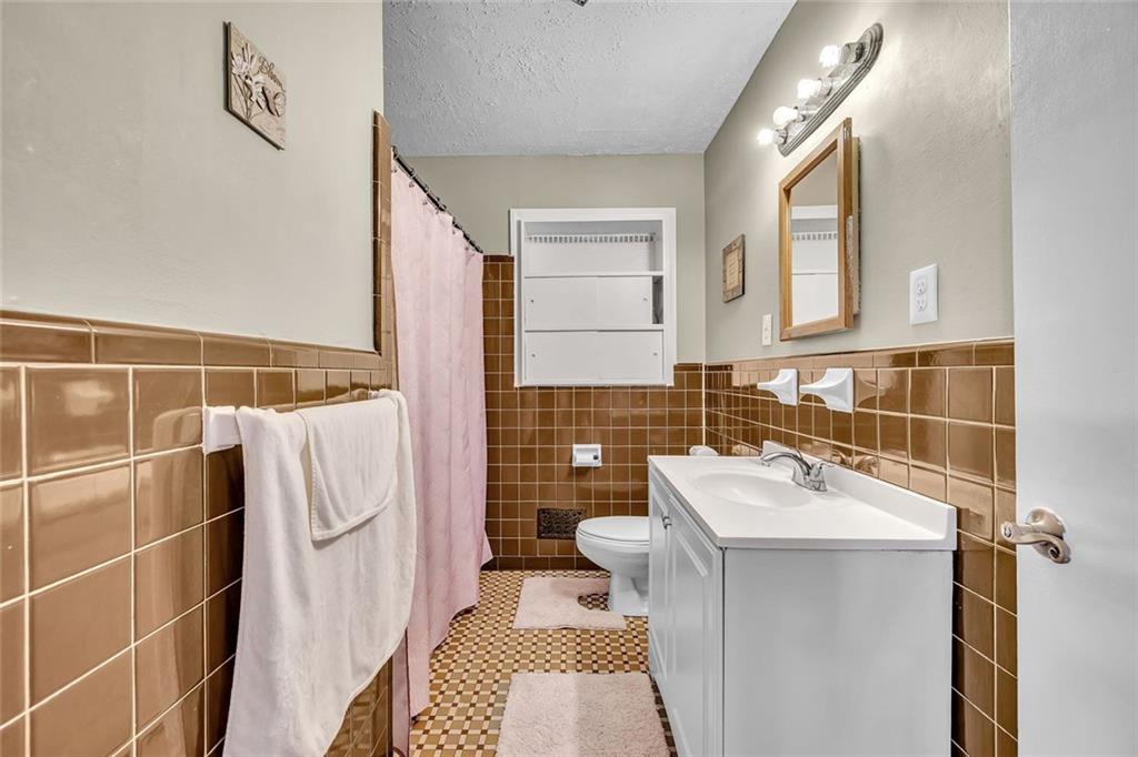349 Virginia Place Southeast Marietta, GA 30067 - Photo 27 of 37 a bathroom with a sink toilet and shower