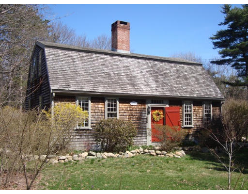 272 First Parish Road Scituate, MA 02066 - Photo 1 of 1 a front view of a house with a yard