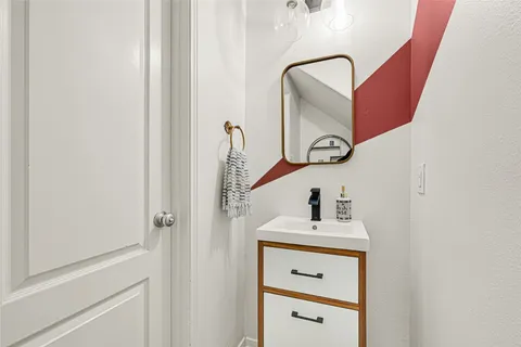 $439,000 | 2602 Shady Acres Court, Houston, TX 77008