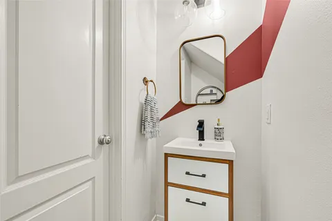 $439,000 | 2602 Shady Acres Court, Houston, TX 77008