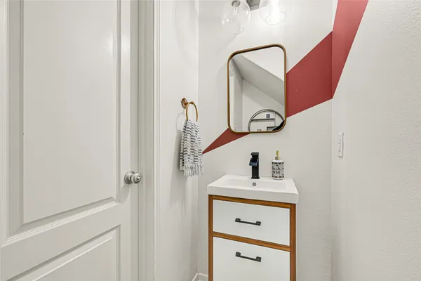 $439,000 | 2602 Shady Acres Court, Houston, TX 77008