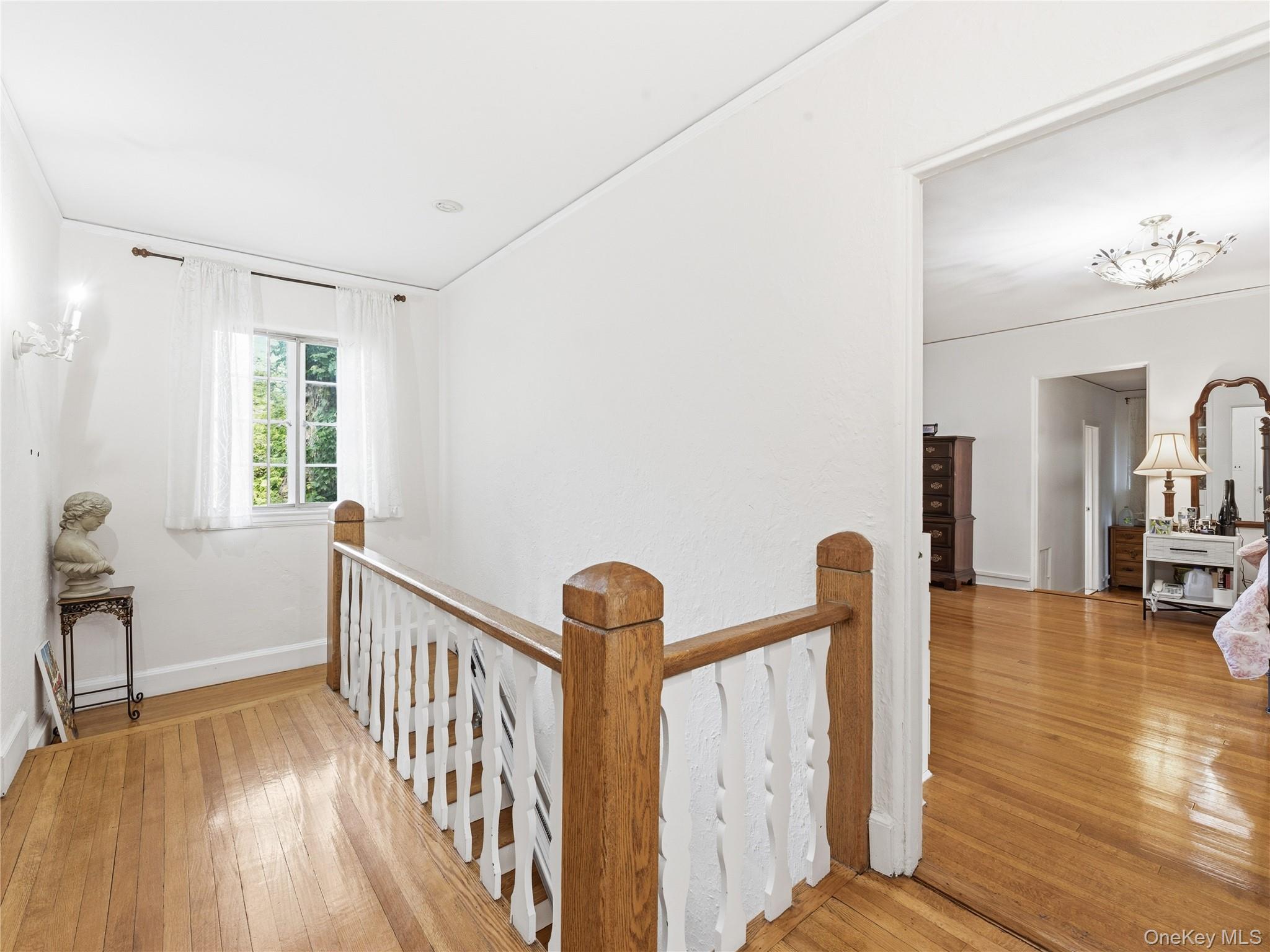 89 Bayview Avenue Great Neck, NY 11021 - Photo 15 of 38 Upstairs Landing