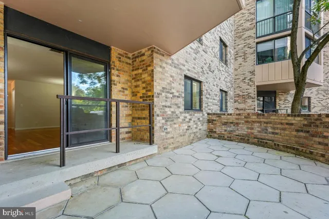 $3,200 | 5904 Mt Eagle Drive, Unit 105, Alexandria, VA 22303