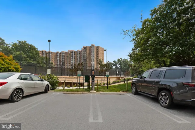 $3,200 | 5904 Mt Eagle Drive, Unit 105, Alexandria, VA 22303