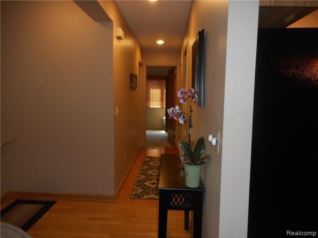 2589 Columbia Road, Unit 5 Berkley, MI 48072 - Photo 9 of 14 DSCN3150.JPG