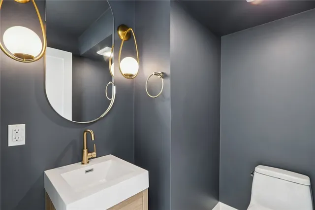 $1,799,000 | 8 Lookout Lane, Portsmouth, RI 02871