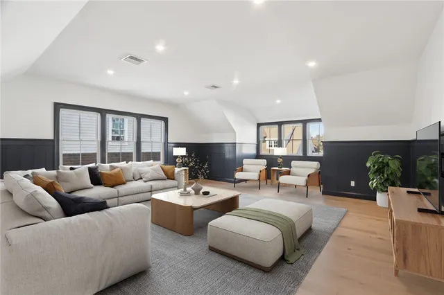 $1,799,000 | 8 Lookout Lane, Portsmouth, RI 02871