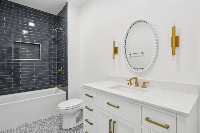 $1,799,000 | 8 Lookout Lane, Portsmouth, RI 02871