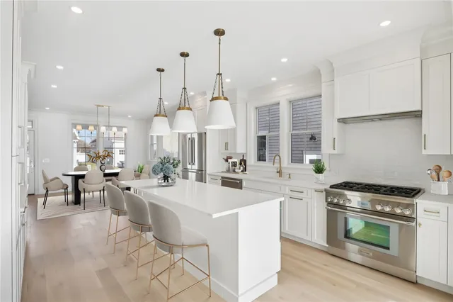 $1,799,000 | 8 Lookout Lane, Portsmouth, RI 02871