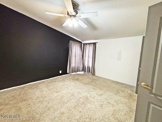 1595 Bourdon Ranch Road Show Low, AZ 85901 - Photo 27 of 41 en empty room with windows and fan