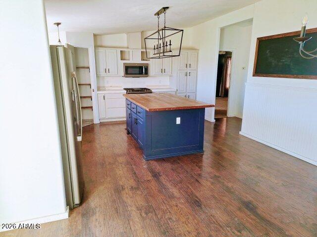 1595 Bourdon Ranch Road Show Low, AZ 85901 - Photo 3 of 41 a kitchen with stainless steel appliances a refrigerator and a stove top oven