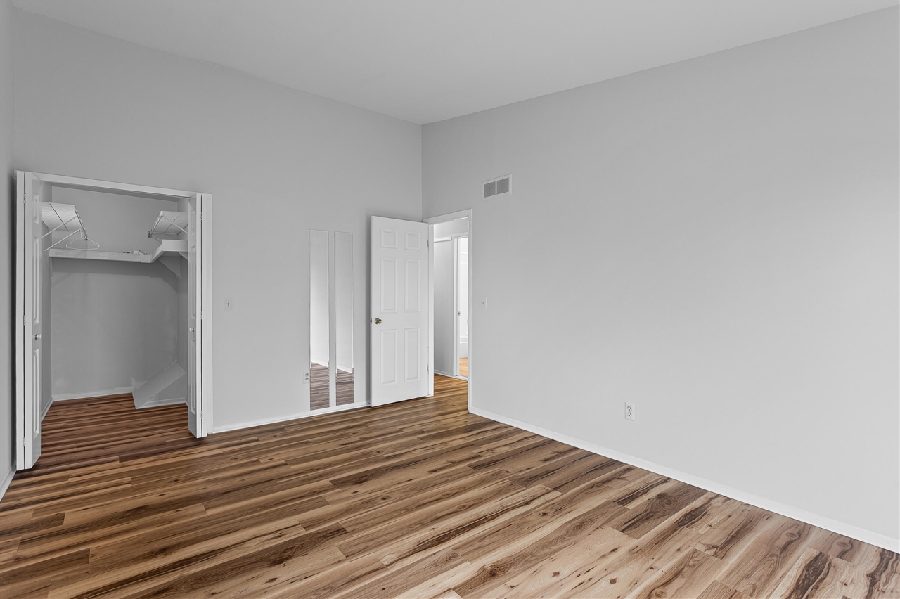 31008 Country Bluff Farmington, MI 48331 - Photo 24 of 39