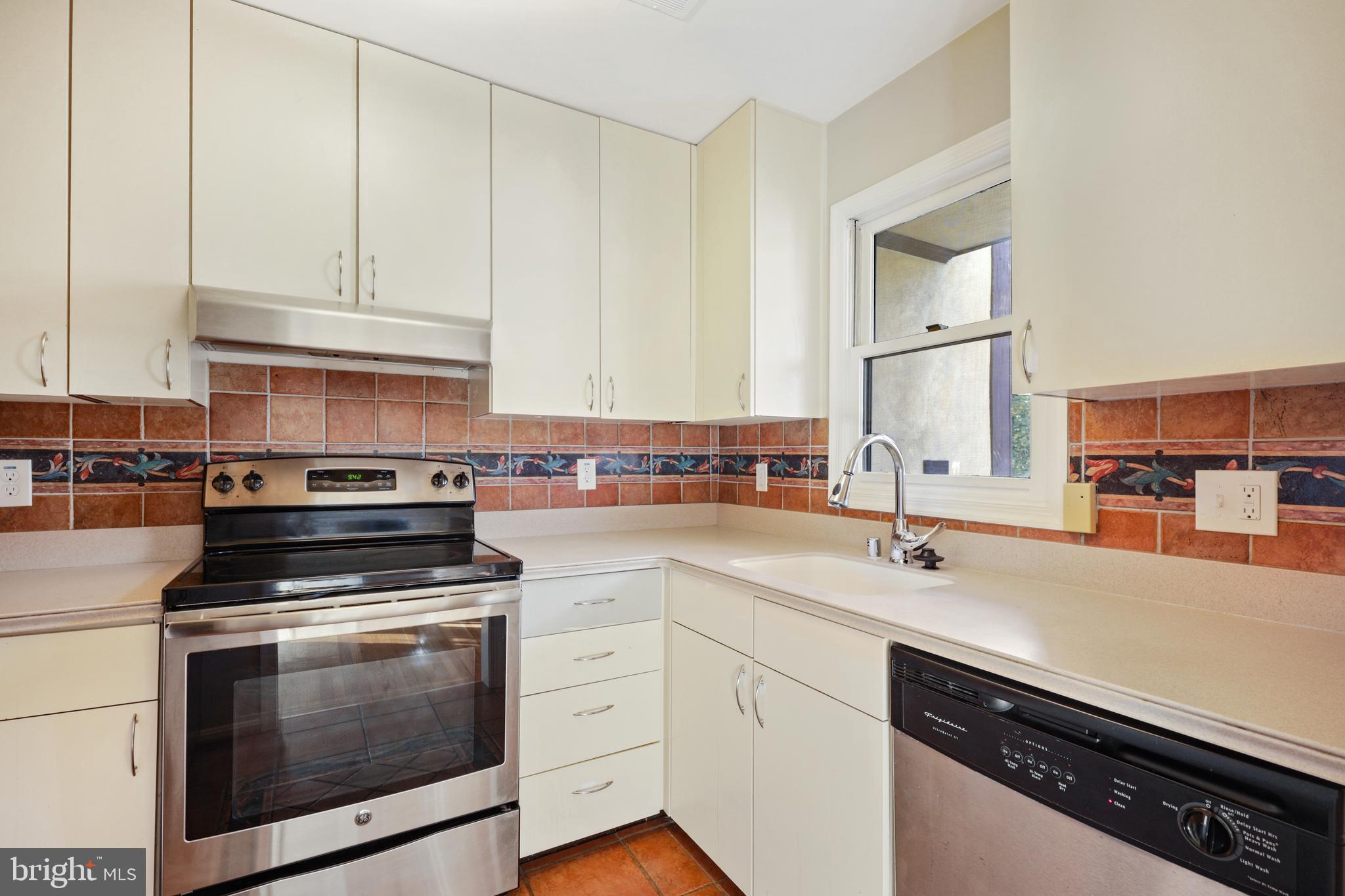 4202 Roland Avenue, Unit 202 Baltimore, MD 21211 - Photo 12 of 29 Gallery Image 12