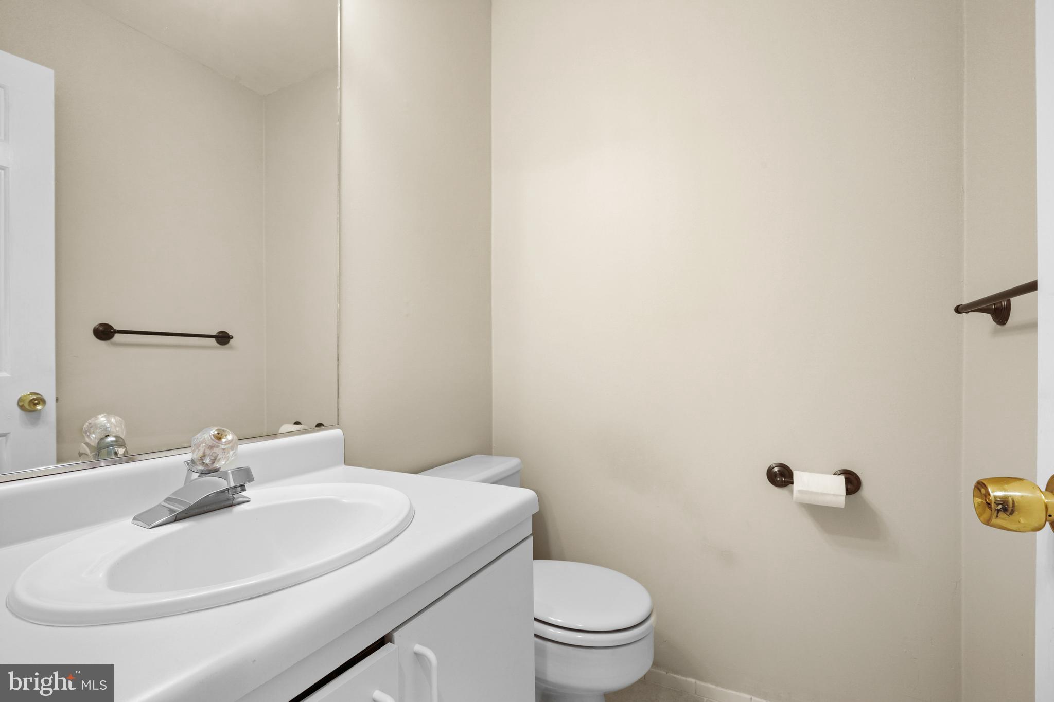 4202 Roland Avenue, Unit 202 Baltimore, MD 21211 - Photo 7 of 29 1st floor half bath