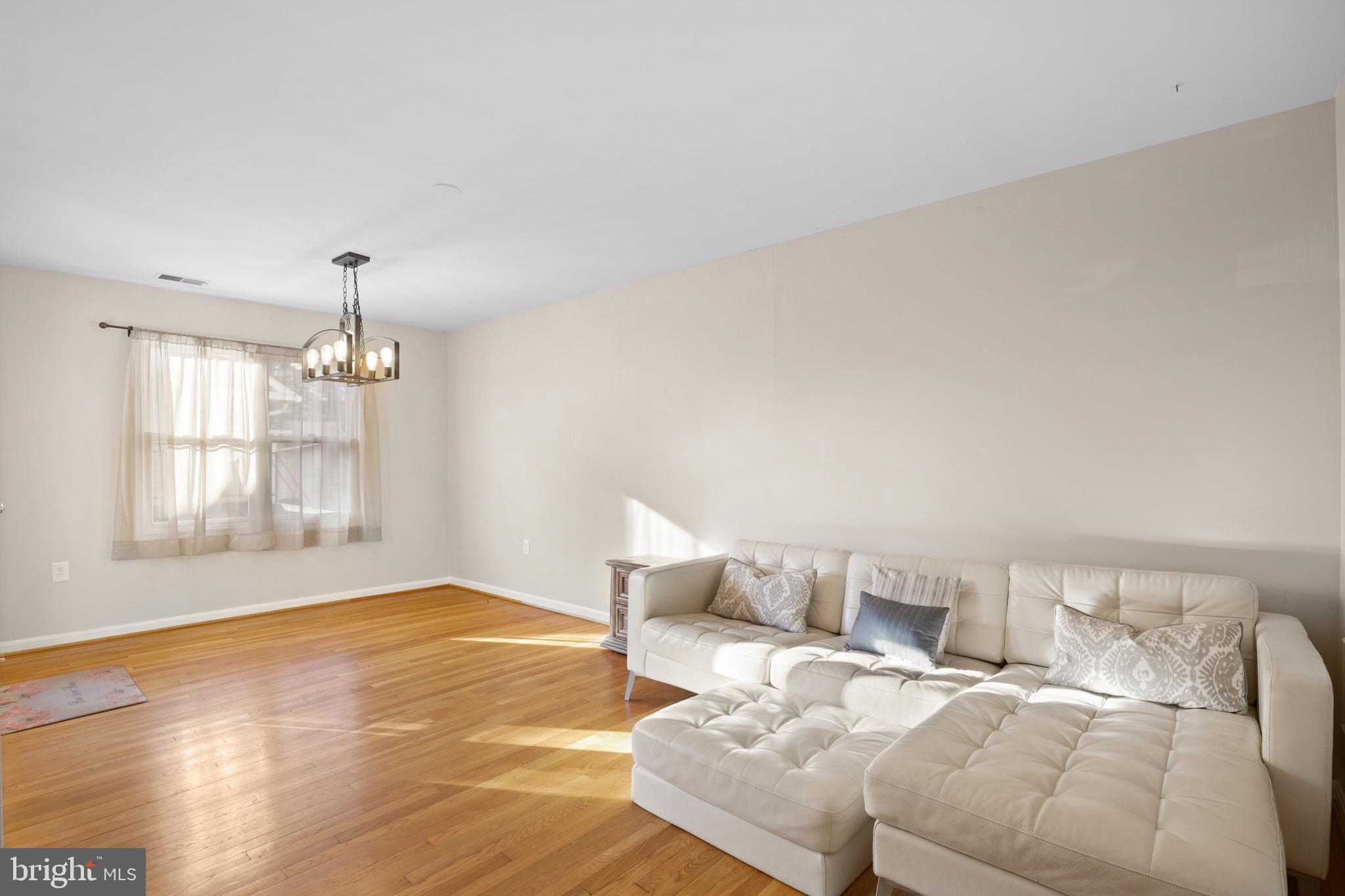 4202 Roland Avenue, Unit 202 Baltimore, MD 21211 - Photo 8 of 29 Large dining room