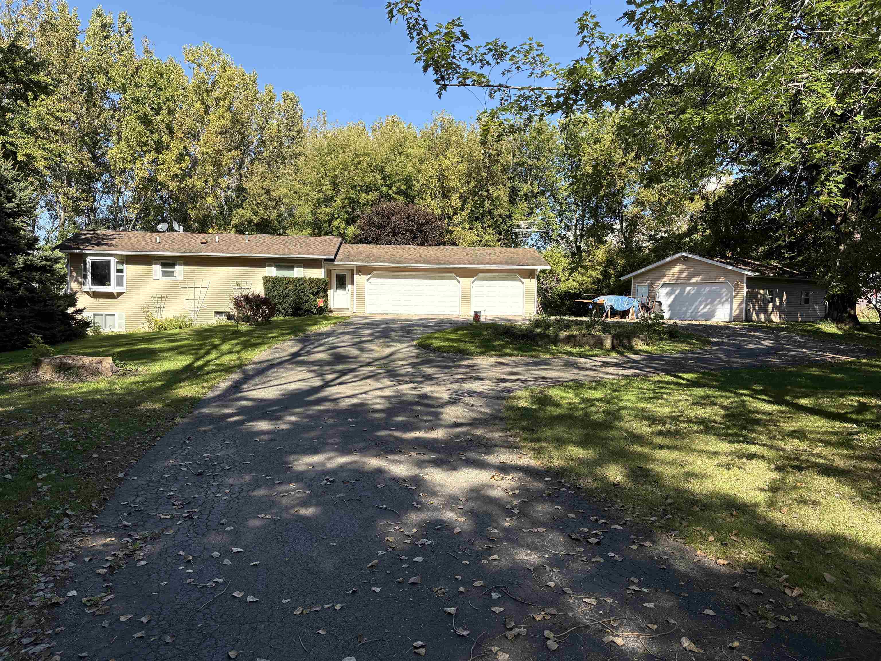 3956 County Rd G Oshkosh, WI 54904 - Photo 2 of 32 Gallery Image 2