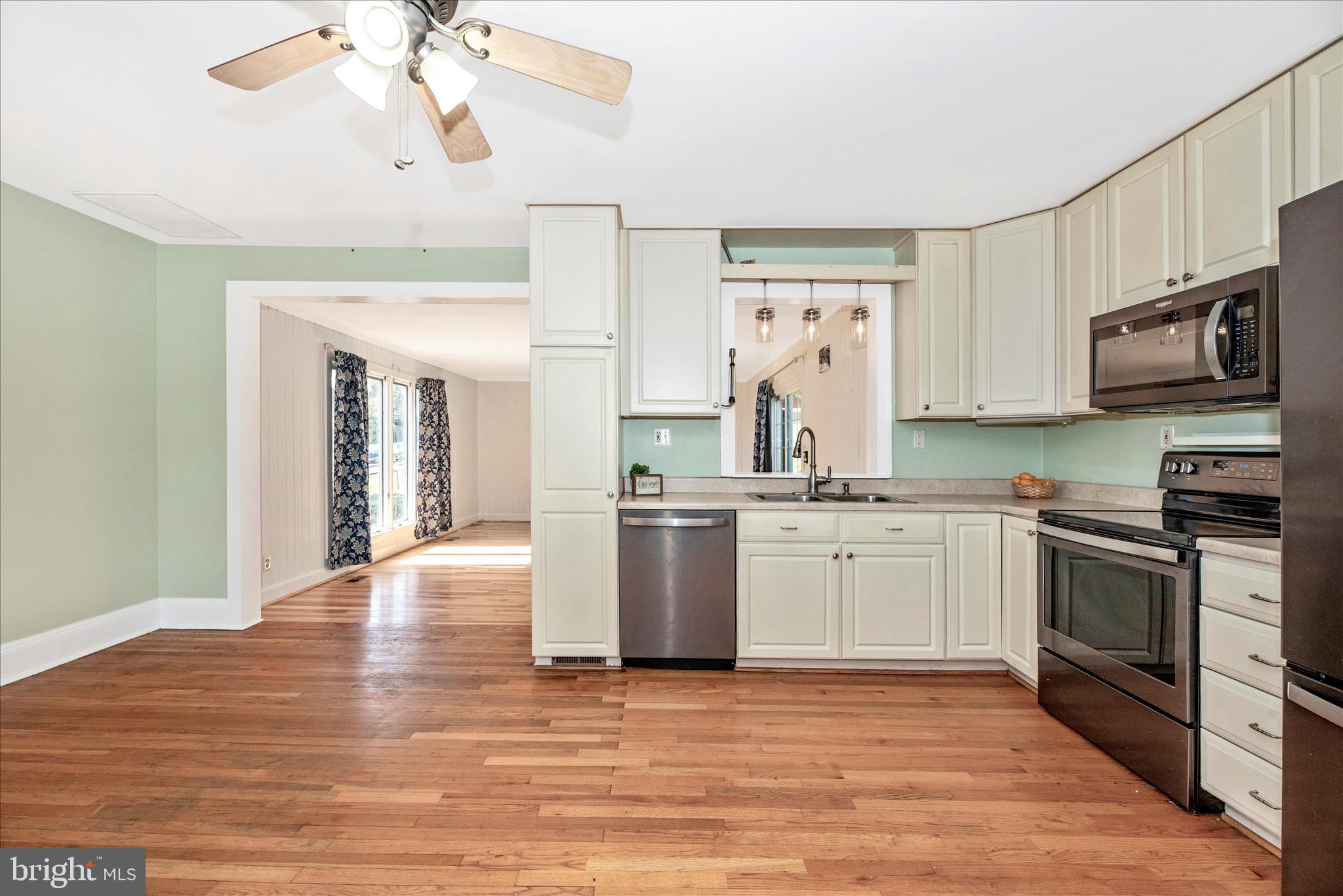 1403 Streaker Road Sykesville, MD 21784 - Photo 16 of 57 Kitchen Dining Area