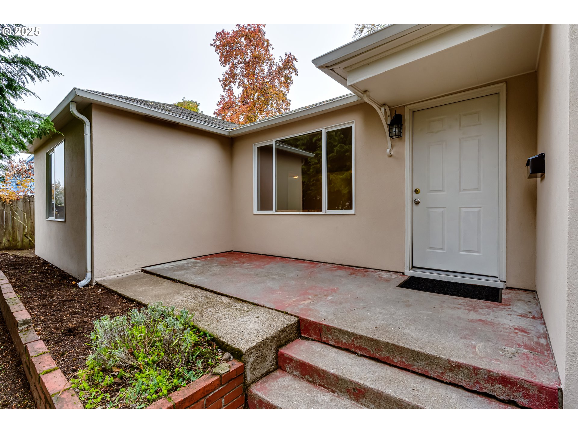 630 Harold Street Eugene, OR 97402 - Photo 2 of 35