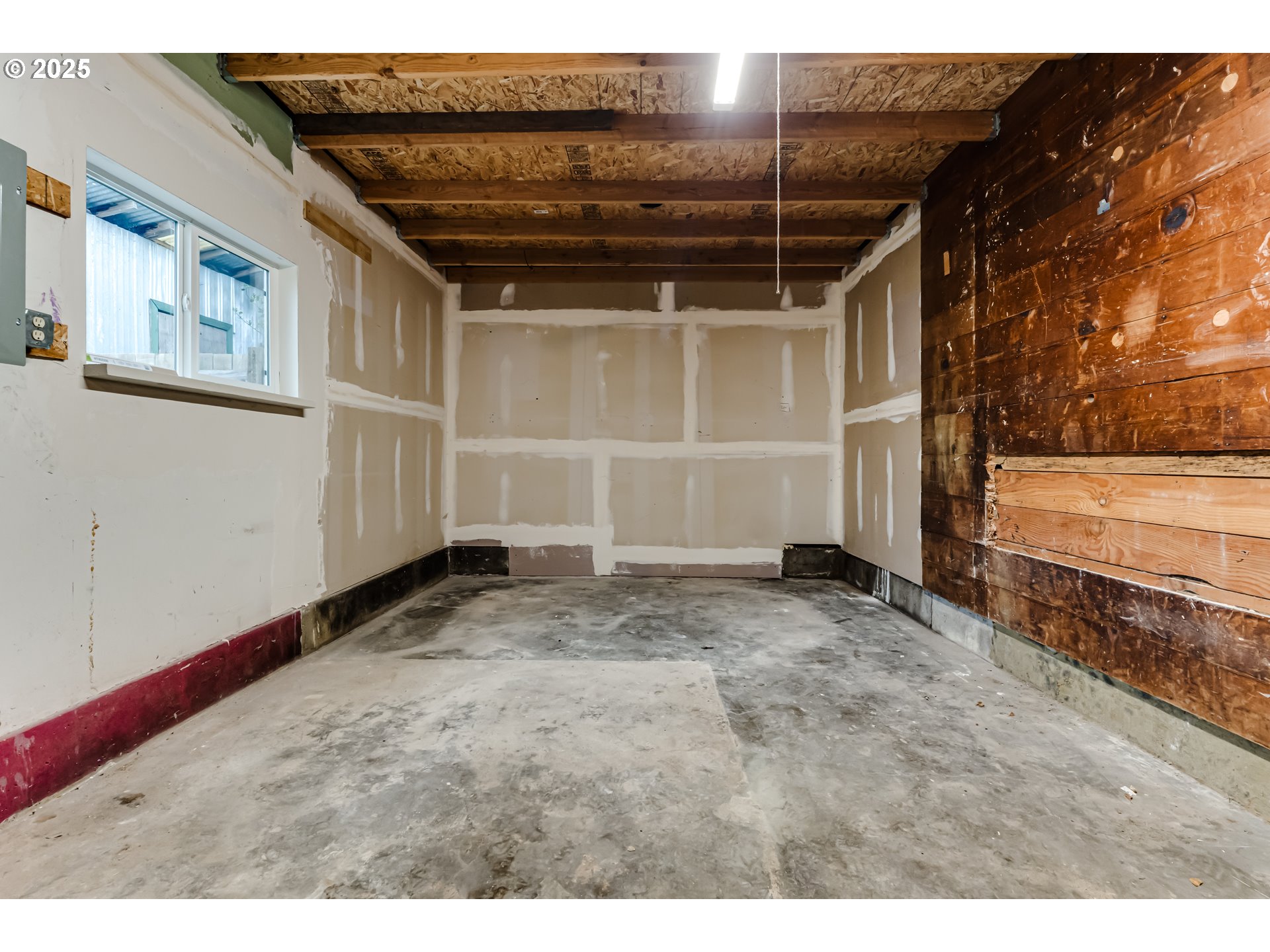 630 Harold Street Eugene, OR 97402 - Photo 24 of 35 Garage