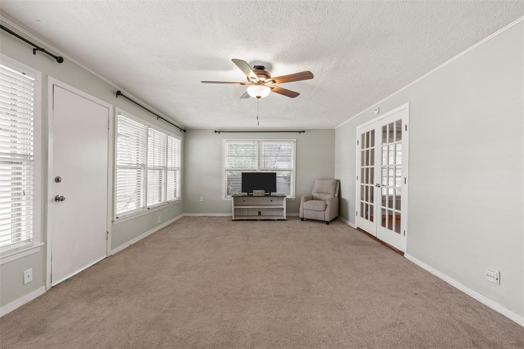 3223 Live Oak Avenue Waco, TX 76708 - Photo 21 of 40 Sunroom