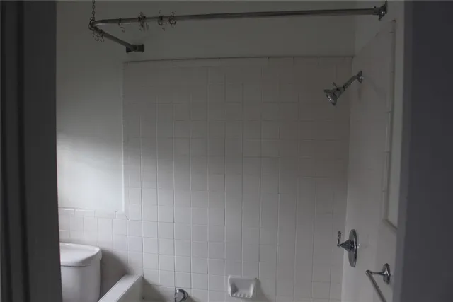 $825 | 3006 Duval Street, Unit 2, Austin, TX 78705