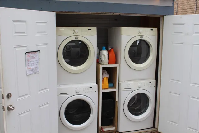 $825 | 3006 Duval Street, Unit 2, Austin, TX 78705