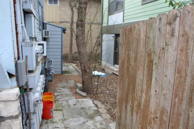 $825 | 3006 Duval Street, Unit 2, Austin, TX 78705