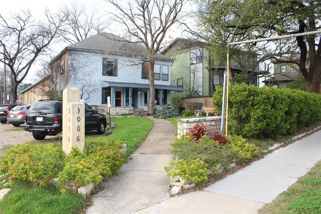 $825 | 3006 Duval Street, Unit 2, Austin, TX 78705