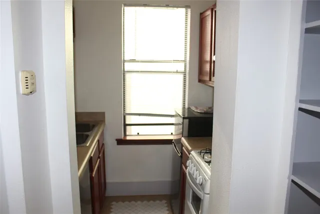 $825 | 3006 Duval Street, Unit 2, Austin, TX 78705