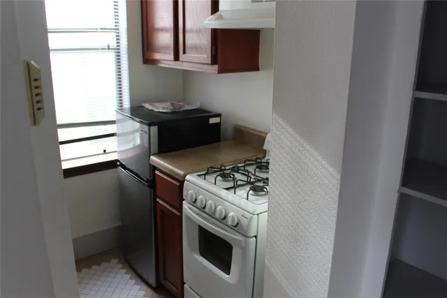 $825 | 3006 Duval Street, Unit 2, Austin, TX 78705