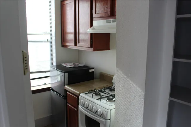 $825 | 3006 Duval Street, Unit 2, Austin, TX 78705