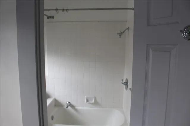 $825 | 3006 Duval Street, Unit 2, Austin, TX 78705