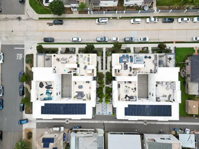 $1,190,000 | 522 South Cleveland Street, Unit 7, Oceanside, CA 92054