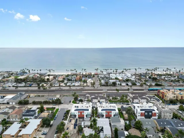 $1,190,000 | 522 South Cleveland Street, Unit 7, Oceanside, CA 92054