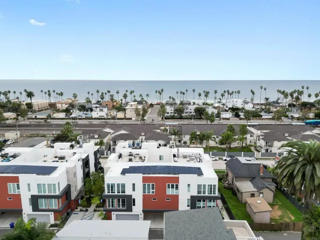 $1,190,000 | 522 South Cleveland Street, Unit 7, Oceanside, CA 92054