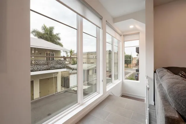 $1,190,000 | 522 South Cleveland Street, Unit 7, Oceanside, CA 92054