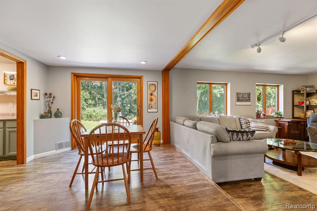 2254 Fairport Road Waterford, MI 48329 - Photo 9 of 48 Gallery Image 9